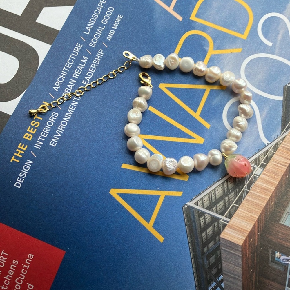 Baroque Pear bracelet in white color with strawberry glass bead 🍓
